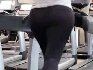 candid arabic gym ass in motion #2